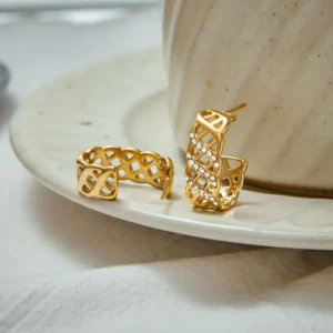 Embrace Lattice Hoops